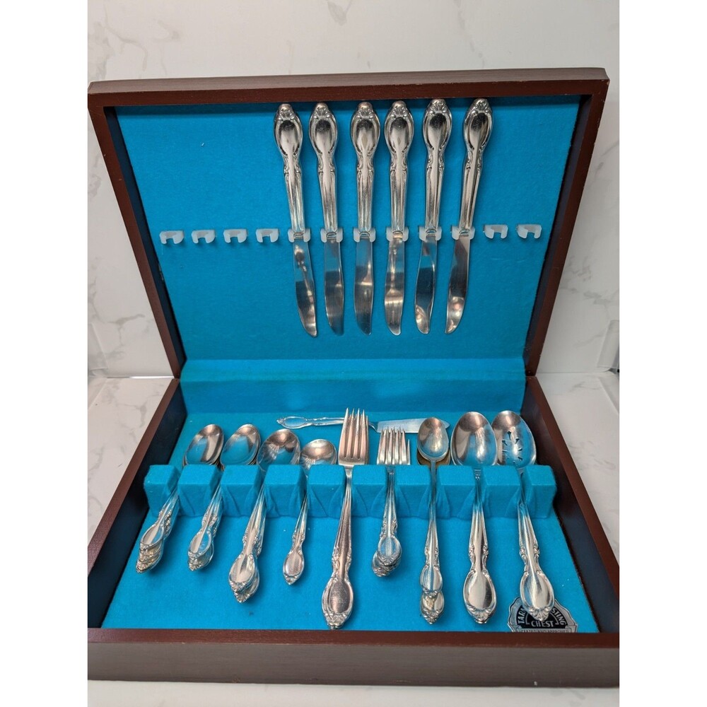 WM Rogers Precious Mirror Silverplate Flatware Set 41 Pc with Chest